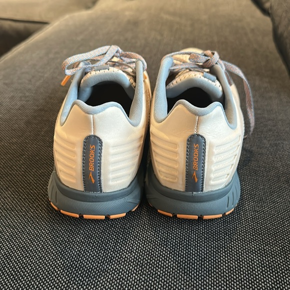 Gray and Orange brooks anthem - Picture 4 of 5